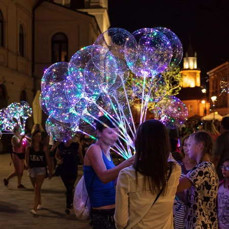 Transparenter Bobo-Ballon mit LED-Leuchten am Stab 50cm, 1 Combo.